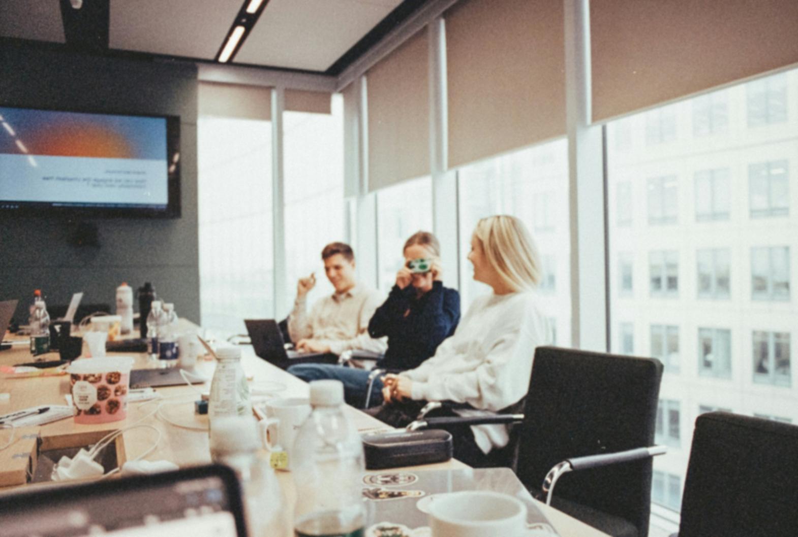 Équipe torenalyx travaillant sur des stratégies financières personnalisées